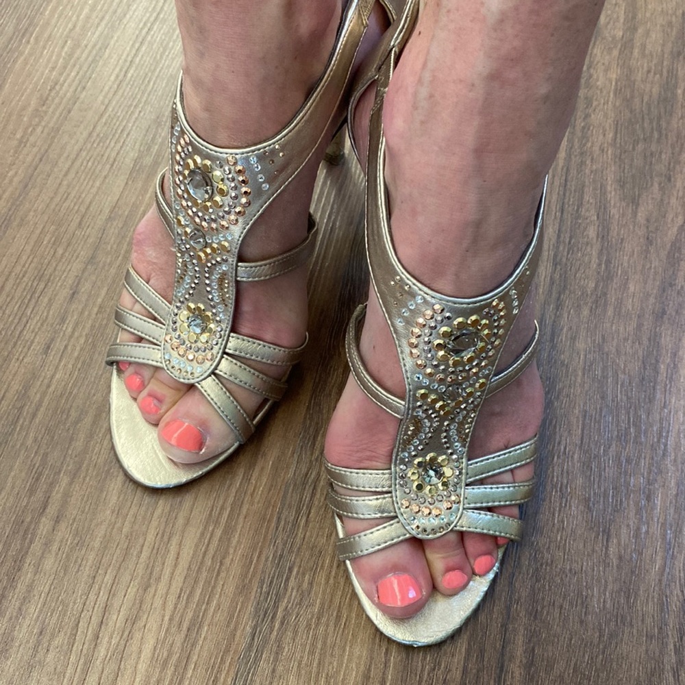 Style and Co taupe/gold beaded 3.5” heel sandals 👡 👡